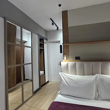 Tam Center Next To Blloku No2 * 티라나