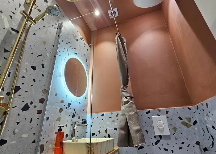 Tam Center Next To Blloku No2 아파트 티라나