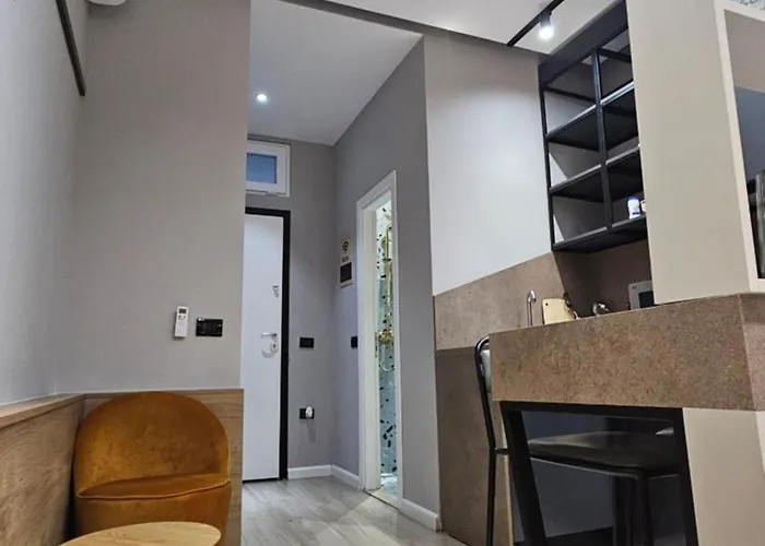 아파트 Tam Center Next To Blloku No2 티라나