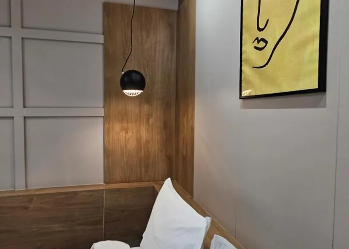 아파트 Tam Center Next To Blloku No2 티라나